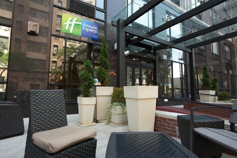 Holiday Inn Express Manhattan Midtown West By Ihg Нью-Йорк Экстерьер фото